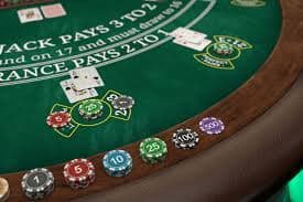 Tampilan studio Super Sic Bo live dealer di platform mole4d